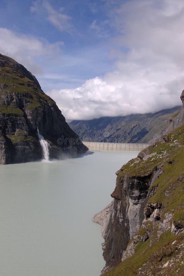 Mountain lake dam