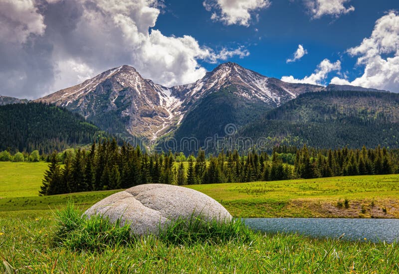 Horské jezero ve Vysokých Tatrách, Belianske Tatry - Slovensko.