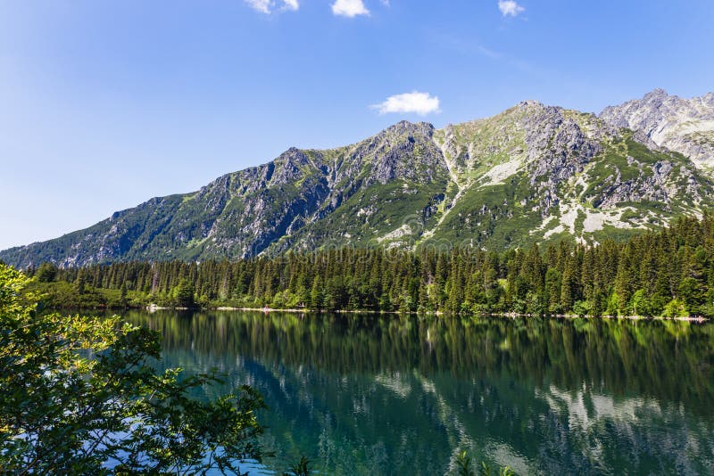 Horské jezero ve Vysokých Tatrách na Slovensku