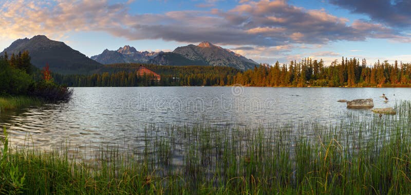 Horské jezero na Slovensku Tatry - Štrbské Pleso