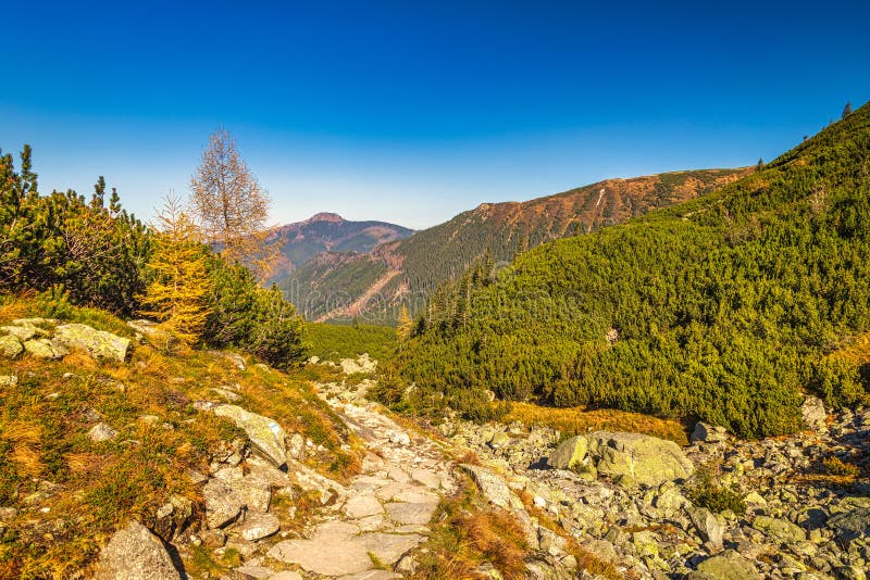 Horská krajina na jeseň, oblasť Roháčov v Tatrách