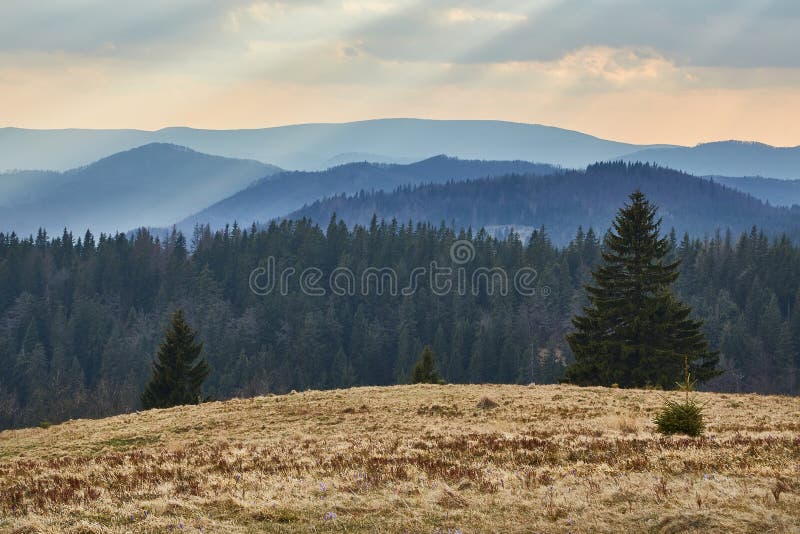 Horská krajina na pozadí