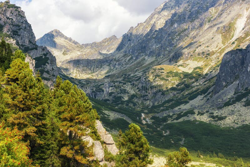 Krásna horská krajina, skalnaté Vysoké Tatry, Slovensko