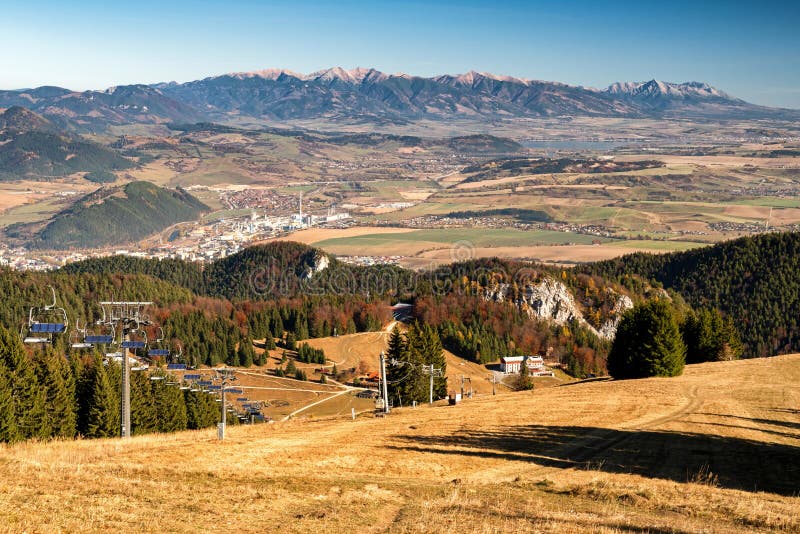 Horská krajina. Pohled z kopce Malinne v pohoří Velká Fatra, Slovensko