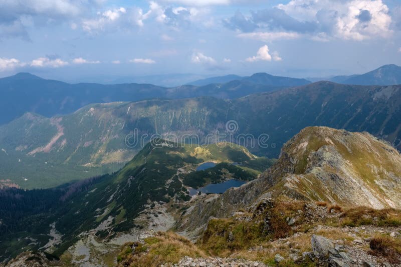 Horské panorama z vrcholu Baníkov ve slovenských Tatrách mo