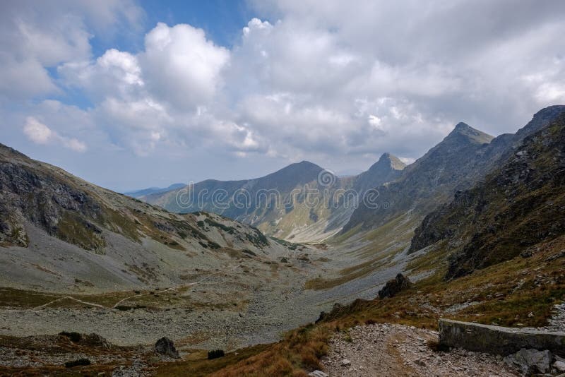 Horské panorama z vrcholu Baníkov ve slovenských Tatrách mo