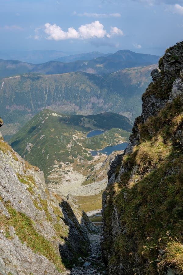 Horská panoráma z vrcholu Baníkov v slovenských Tatrách mo