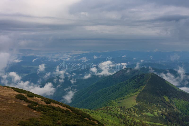 Horský priechod a Kraviarske, pohľad z horského priechodu Bublen, národný park Malá Fatra, Slovensko