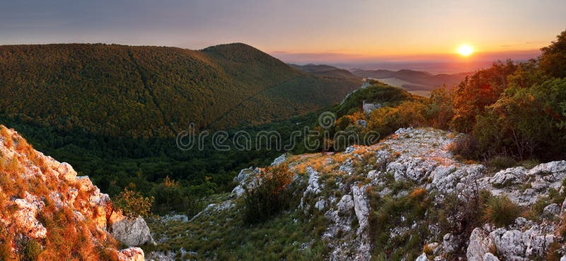 Horská panoráma západu slnka na Slovensku