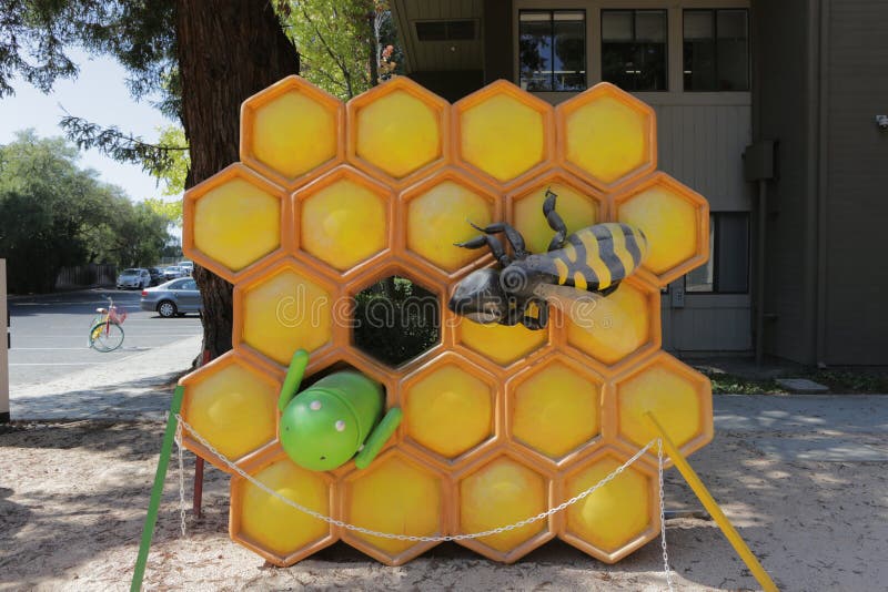 Mountain View, CA, US, 2. 09. 2020 - Honeycomb at Google Android Statues Square stock images