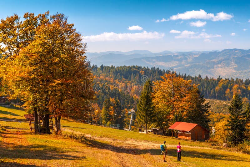 The mountainous landscape with tourists.