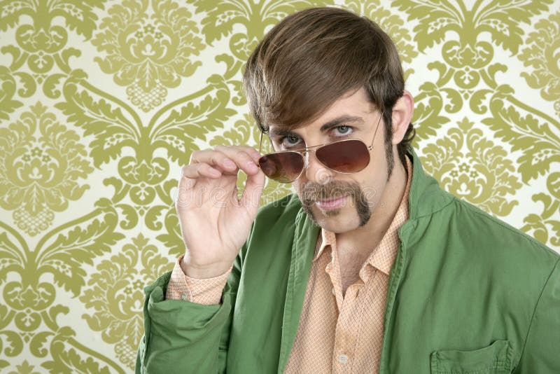Moustache drôle de rétro homme de vendeur de connaisseur photo libre de droits Moustache drôle de rétro homme de vendeur de connaisseur photo libre de droits