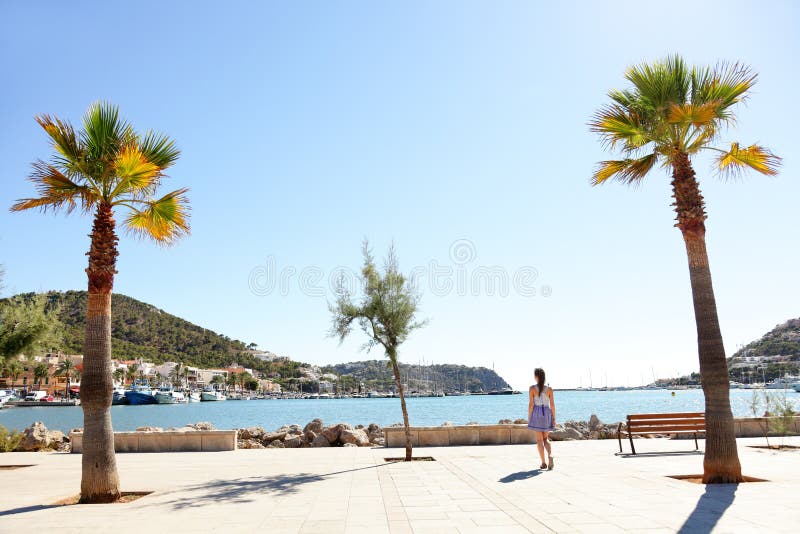 Mova o porto do d'Andratx, Mallorca - passeio do turista imagem de stock Mova o porto do d'Andratx, Mallorca - passeio do turista imagem de stock