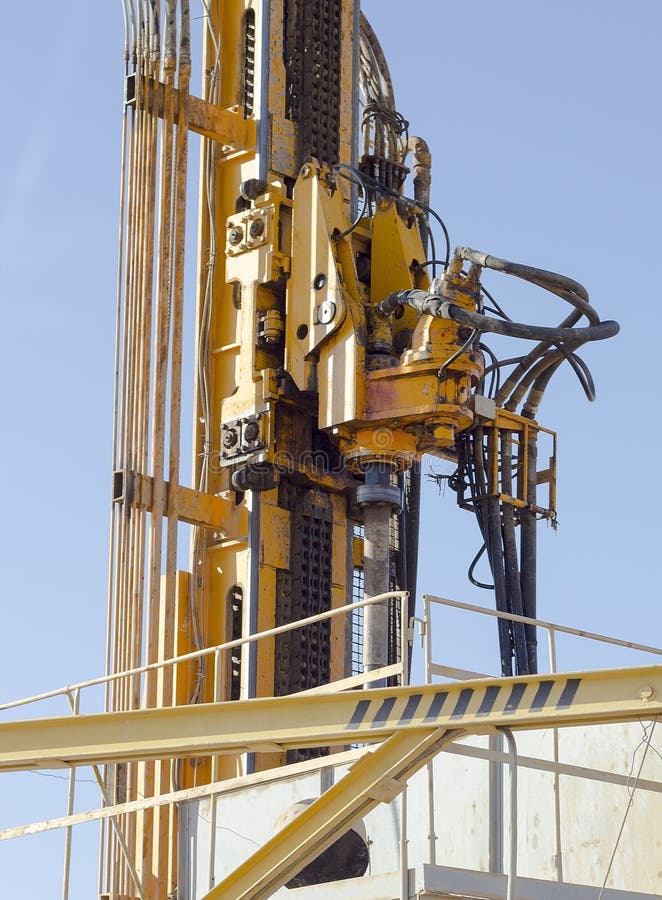 The movable head rig stock image. Image of bore, installing 47717123