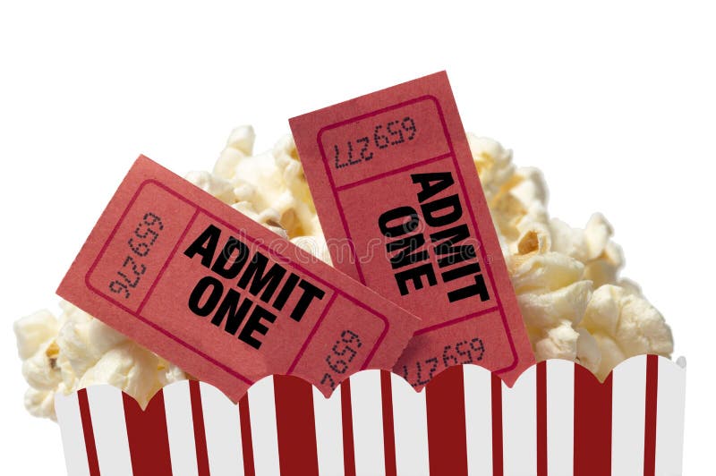 Zblízka horizontálny záber dve červené lístky do kina vo vnútri vane popcorn.