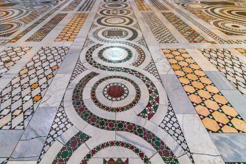 Mozaïekvloer van de Basiliek van St Giovanni in de Basiliek D van Rome royalty-vrije stock afbeeldingen Mozaïekvloer van de Basiliek van St Giovanni in de Basiliek D van Rome royalty-vrije stock afbeeldingen
