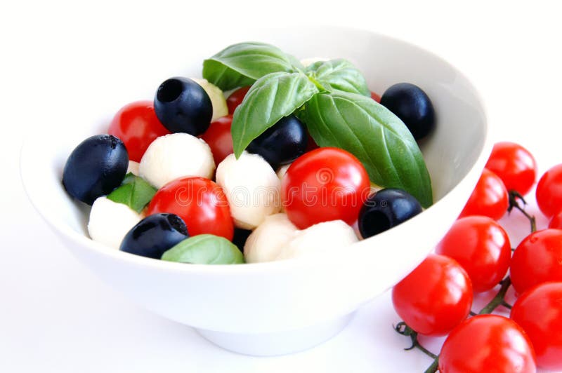 Mozzarella, black olives and tomato salad