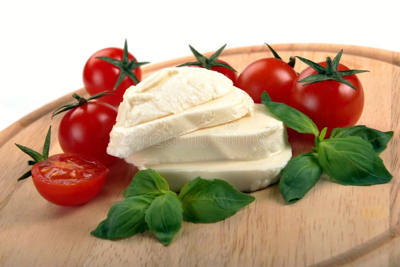 Mozzarella cherry tomatoes basil