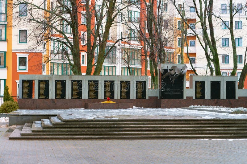 Mszalny grób tamto zabijać w wojnie 1941-1945, zabytek spadać żołnierze drugi wojna światowa obrazy stock Mszalny grób tamto zabijać w wojnie 1941-1945, zabytek spadać żołnierze drugi wojna światowa obrazy stock