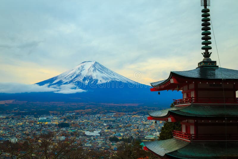 Mt Fuji mit Chureito-Pagode im Herbst lizenzfreies stockfoto Mt Fuji mit Chureito-Pagode im Herbst lizenzfreies stockfoto