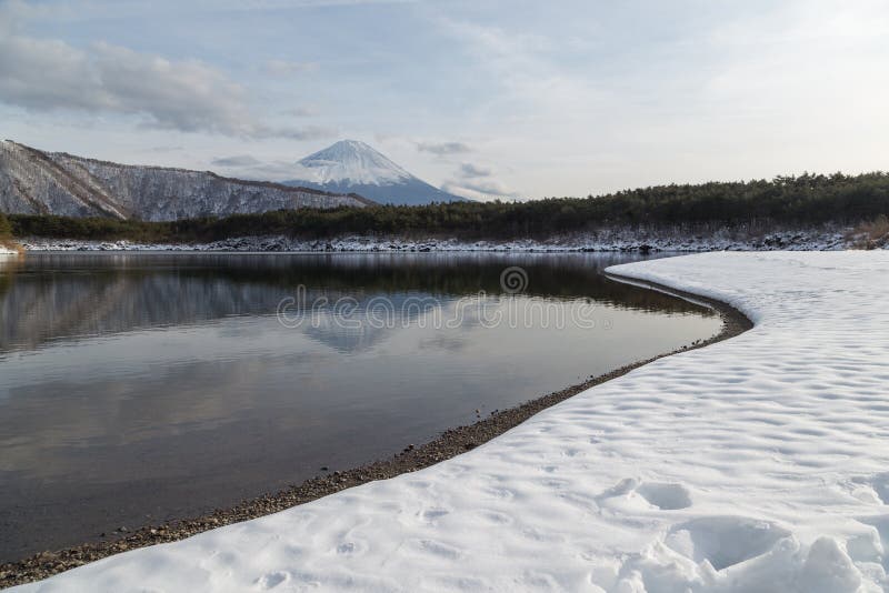 Lago Shoji Japan Vista Di Bello Inverno Bianco Immagine Stock ...