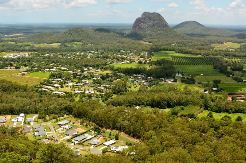 Mt Tibrogargan na região de vidro das montanhas da casa em Queensland imagem de stock Mt Tibrogargan na região de vidro das montanhas da casa em Queensland imagem de stock