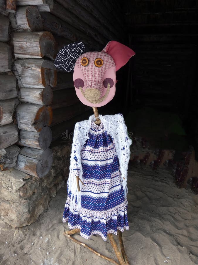 Muñeca De Trapo Cerdo En Un Vestido De Mujer Hecho a Mano Foto archivo - Imagen vendimia, 211267956