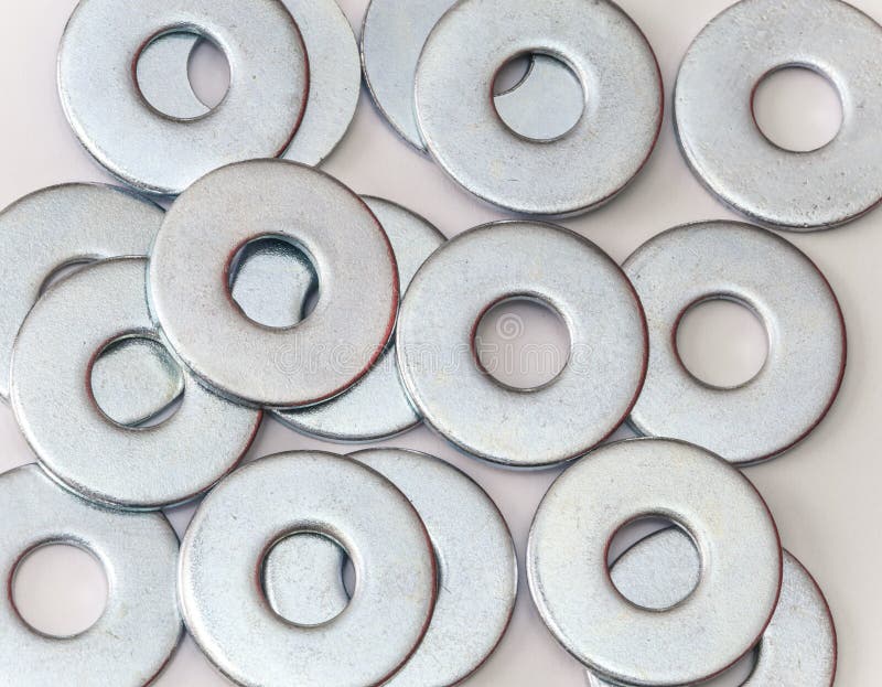 Mucchio delle rondelle piane del metallo per le viti ed i fermi fotografia stock Mucchio delle rondelle piane del metallo per le viti ed i fermi fotografia stock