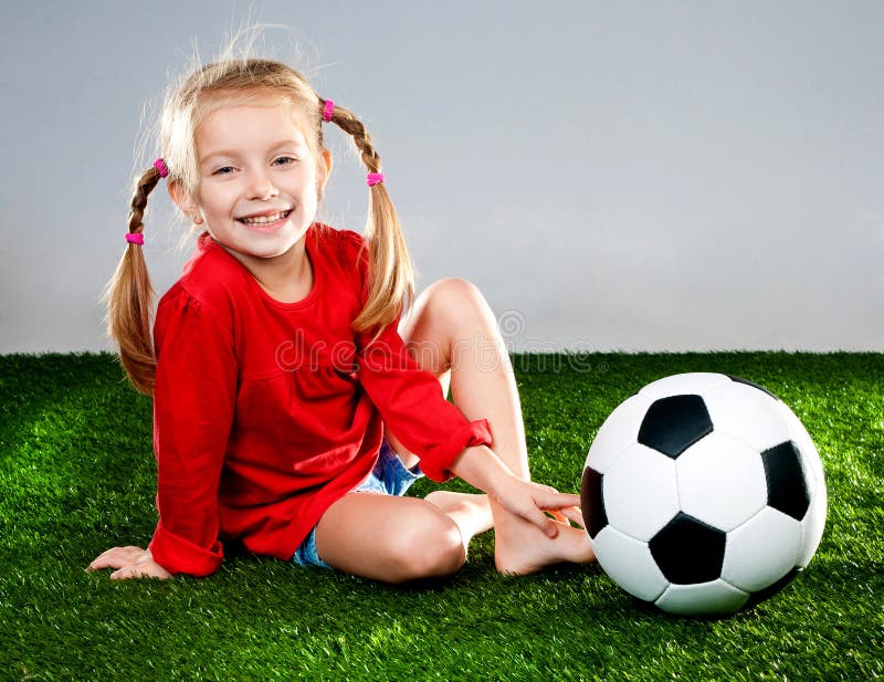 Niños - Campeón Del Fútbol Portero Del Muchacho En Ropa De Deportes Del  Fútbol En Estadio Con La Bola Concepto Del Deporte Foto de archivo - Imagen  de campo, bola: 109246350