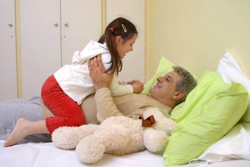 Muchacha con su papá Muchacha con su papá