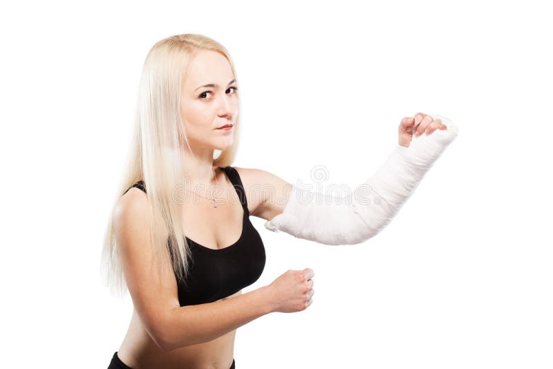 Muchacha de la aptitud con un brazo quebrado foto de archivo libre de regalías Muchacha de la aptitud con un brazo quebrado foto de archivo libre de regalías