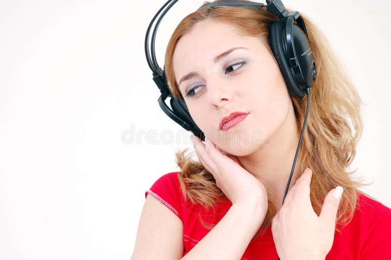 Muchacha delicada con el receptor de cabeza imagenes de archivo