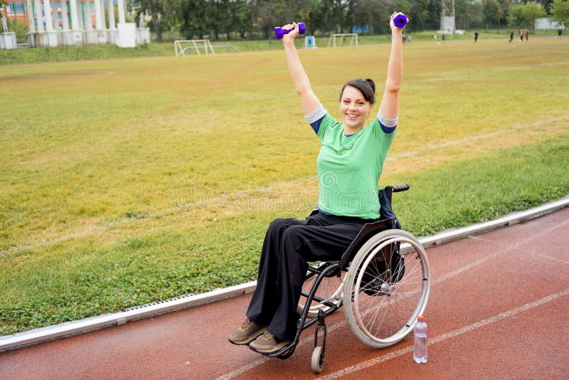 Muchacha discapacitada en un estadio imágenes de archivo libres de regalías Muchacha discapacitada en un estadio imágenes de archivo libres de regalías