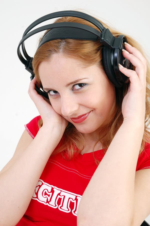 Muchacha emocionante con el receptor de cabeza imagen de archivo