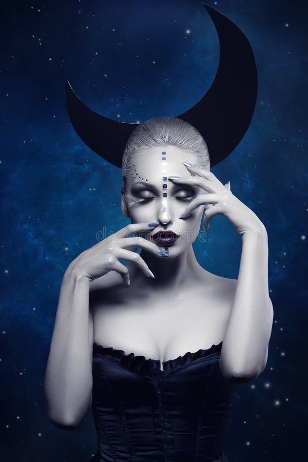 Muchacha hermosa de la luna foto de archivo libre de regalías Muchacha hermosa de la luna foto de archivo libre de regalías