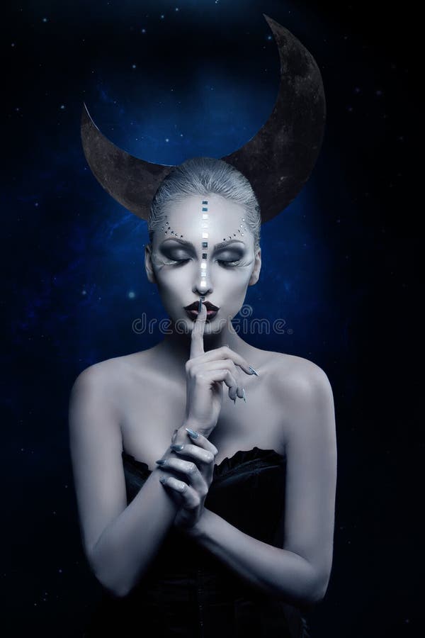 Muchacha hermosa de la luna foto de archivo libre de regalías Muchacha hermosa de la luna foto de archivo libre de regalías
