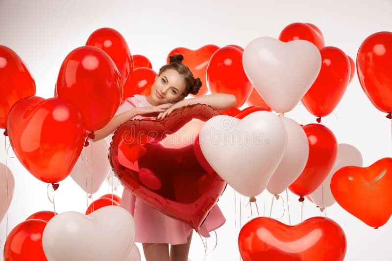 Muchacha hermosa, modelo de moda elegante con los globos en la forma imagenes de archivo Muchacha hermosa, modelo de moda elegante con los globos en la forma imagenes de archivo