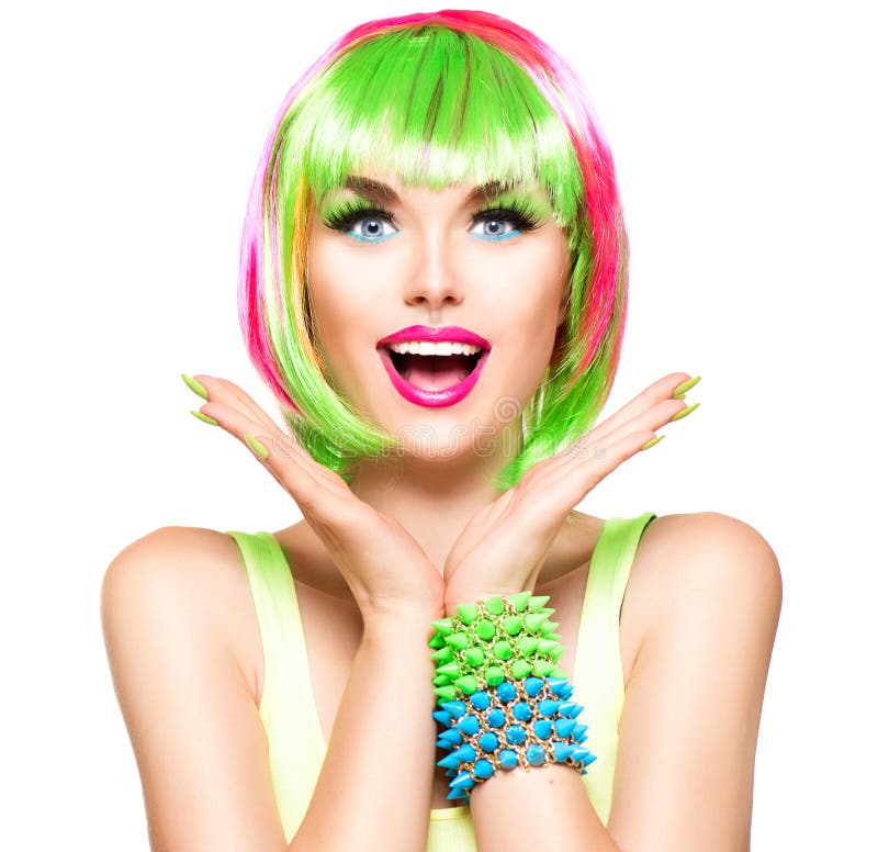Muchacha sorprendida del modelo de la belleza con el pelo teñido colorido fotografía de archivo libre de regalías Muchacha sorprendida del modelo de la belleza con el pelo teñido colorido fotografía de archivo libre de regalías
