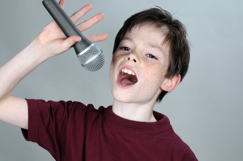 Мальчики пои. Мальчик поет в микрофон Мем. Boy is singing. Картинка boy singing. Уебищный поющий мальчик.