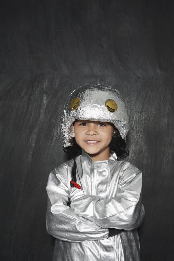 Muchacho En El Astronauta Costume Del Papel De Aluminio Foto de archivo -  Imagen de cruzado, sombrero: 33893922