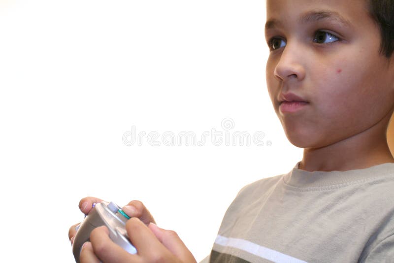 Muchacho joven que juega al juego video foto de archivo libre de regalías Muchacho joven que juega al juego video foto de archivo libre de regalías