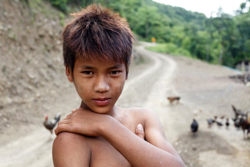 Muchacho local en Chin State, Myanmar imagenes de archivo