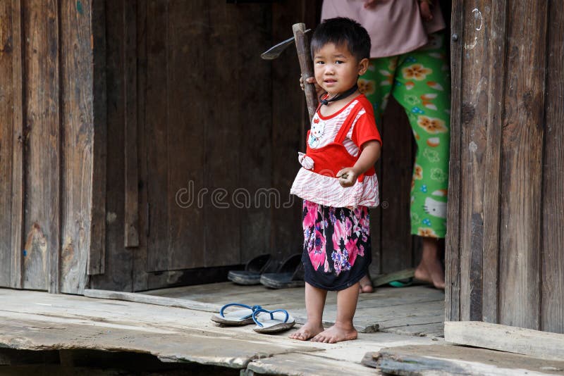 Muchacho local en Chin State, Myanmar imagen de archivo