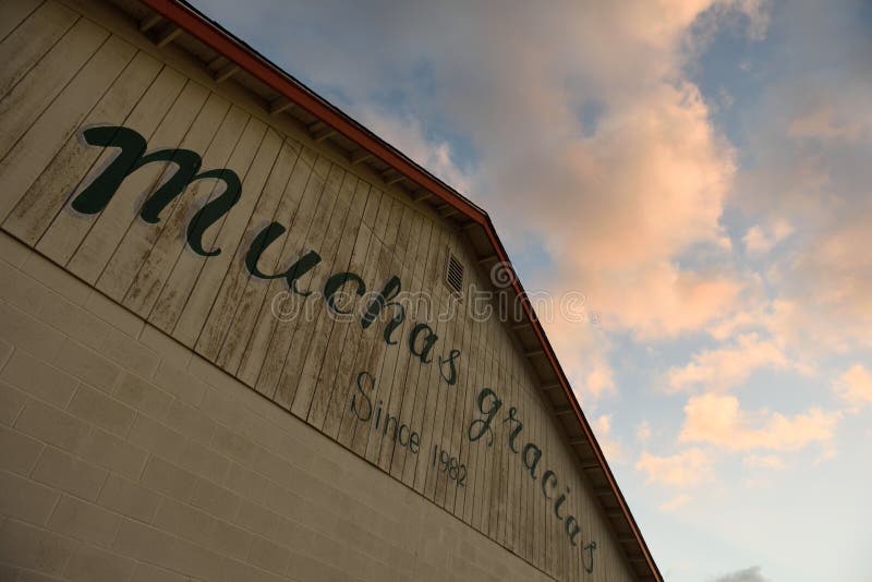 Muchas Gracias, thank you, sign in spanish, Rockport, Texas, USA. Muchas Gracias, thank you, sign in Spanish on side of restaurant building with sky and clouds stock photos Muchas Gracias, thank you, sign in spanish, Rockport, Texas, USA. Muchas Gracias, thank you, sign in Spanish on side of restaurant building with sky and clouds stock photos