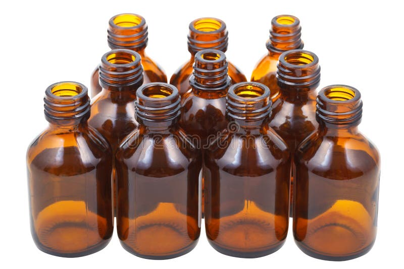 Muchas pequeñas botellas de cristal marrones abiertas de la farmacia fotografía de archivo libre de regalías