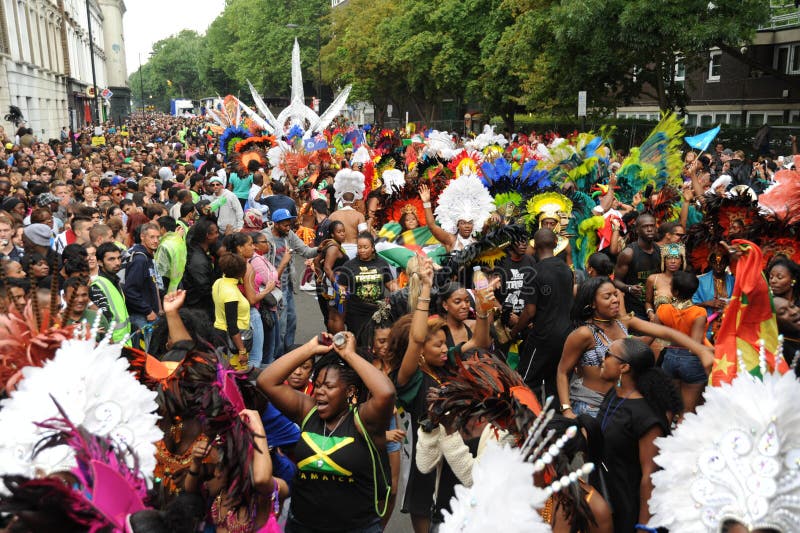Muchedumbres en el carnaval de Notting Hill imagen de archivo libre de regalías
