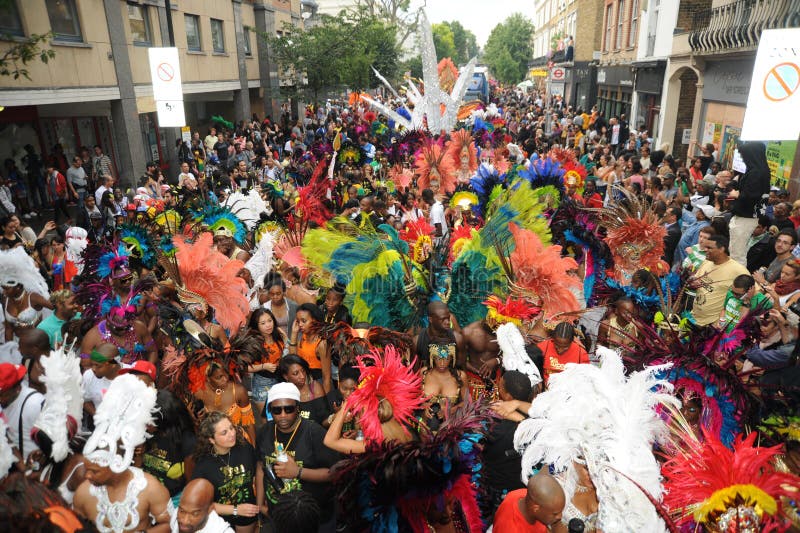 Muchedumbres en el carnaval de Notting Hill imagenes de archivo