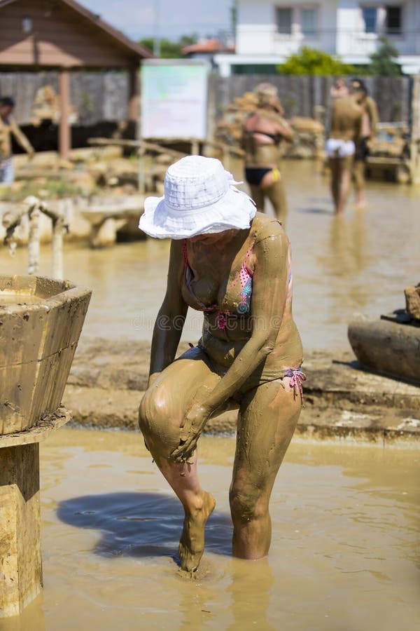 Mud baths to improve the condition of the skin and strengthen the immune system