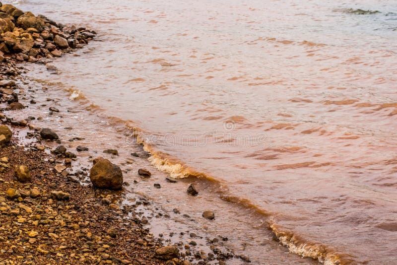 Muddy Water Waves de Panshet photos stock Muddy Water Waves de Panshet photos stock