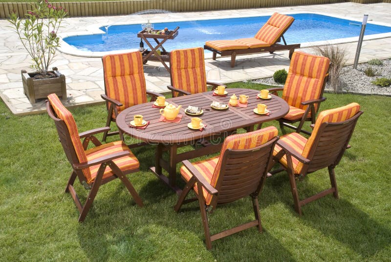 Muebles de jardin en blanco